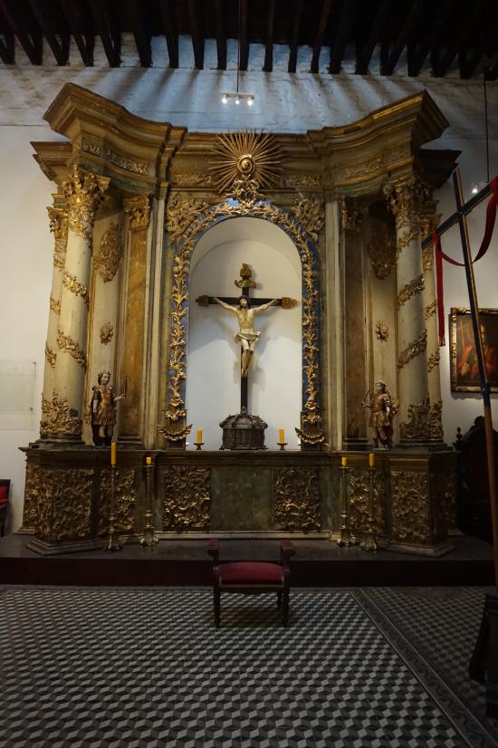 Vista general retablo de la sacristía de la Catedral de Santiago.