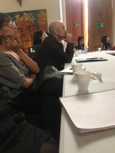 En el centro, Mariano González encargado de Patrimonio Histórico del Consejo de Monumentos Nacionales, a su derecha, Gabriela Gutiérrez pasante del Laboratorio de Esculturas y Monumentos CNCR. Archivo CNCR. En el centro, Mariano González encargado de Patrimonio Histórico del Consejo de Monumentos Nacionales, a su derecha, Gabriela Gutiérrez pasante del Laboratorio de Esculturas y Monumentos CNCR. Archivo CNCR.