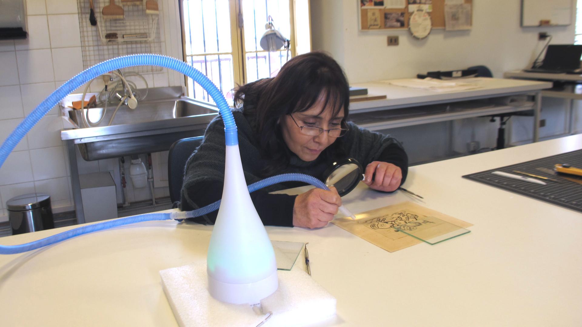 Utilización del sistema de humidificación localizada en el Laboratorio de papel y Libros, Archivo CNCR (Correa, S. 2015)