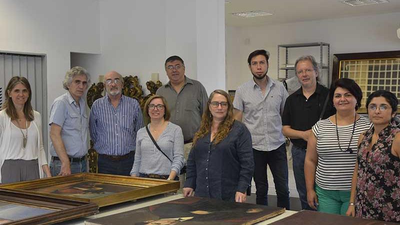 Equipo de investigadores chilenos y argentinos en el Museo Franklin Rawson.