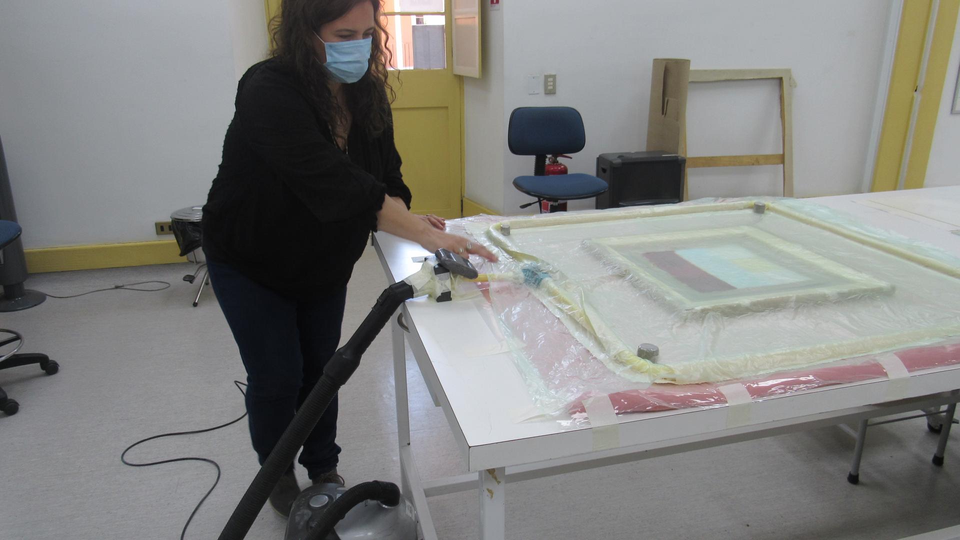 Mónica Pérez en práctica de curso de Mist-lining