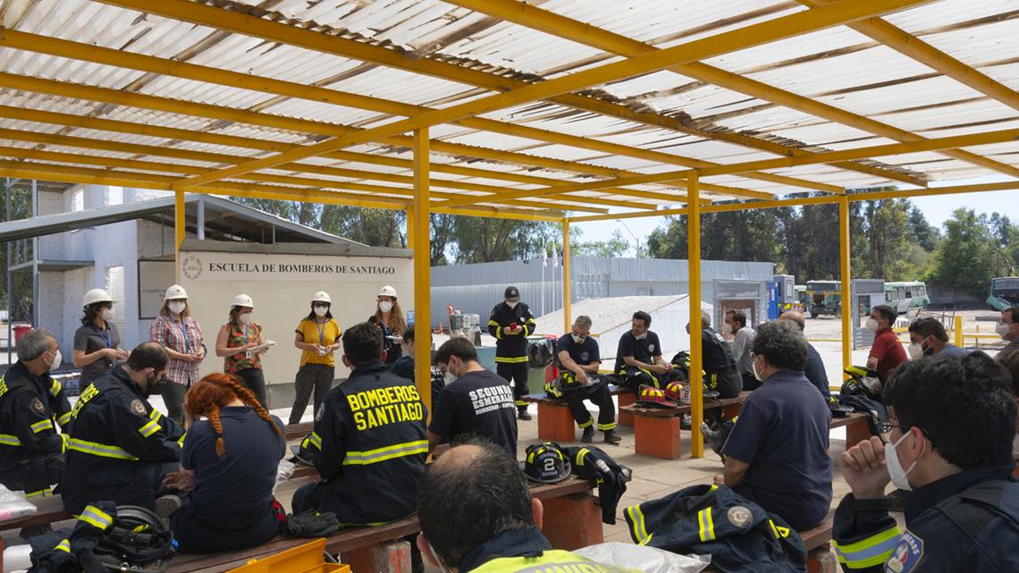 Ejercicio de rescate en curso de bomberos