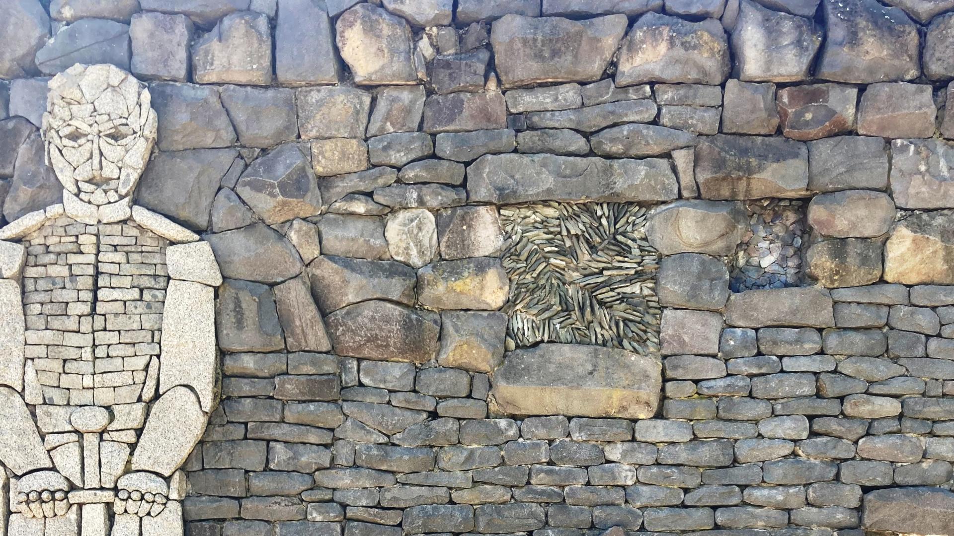 Detalle del mural de María Martner en Chillán