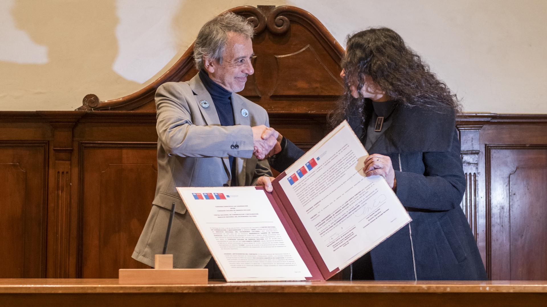 CCHEN y CNCR firman convenio