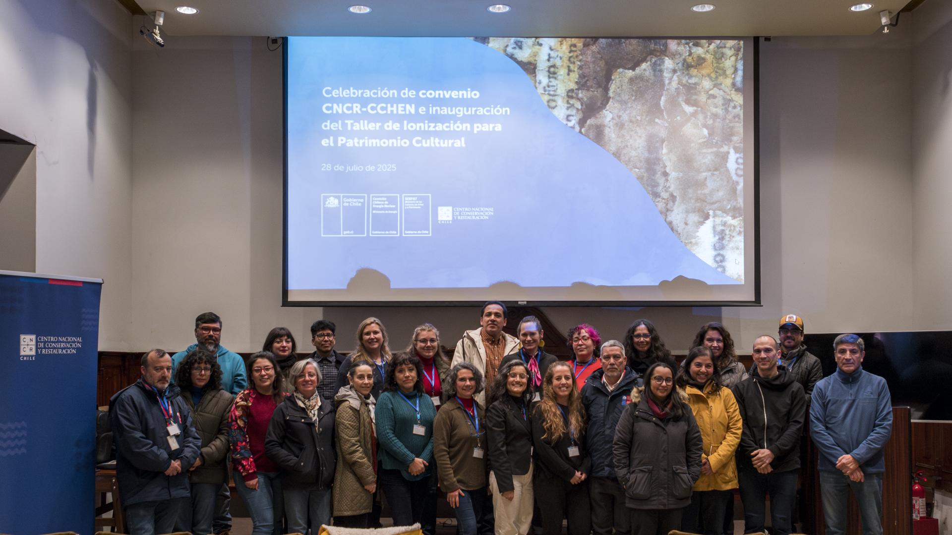Participantes en la finalización del Taller de Ionización para el Patrimonio Cultural (Quiroz, M. 2025. Archivo CNCR).