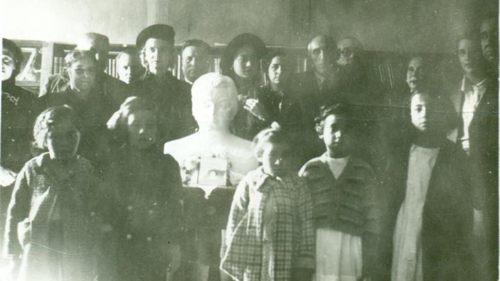 Entrega escultura de Lidia Campusano para el Centro Cultural Gabriela Mistral