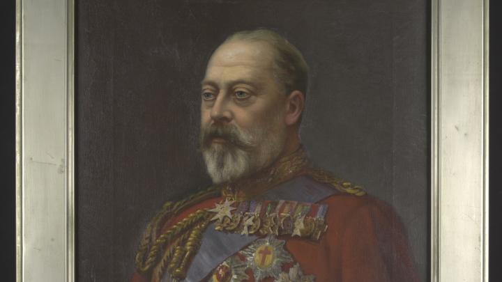 Detalle de Retrato de Eduardo VII con su proceso de restauración finalizado (Quiroz, M. 2026. Archivo CNCR).