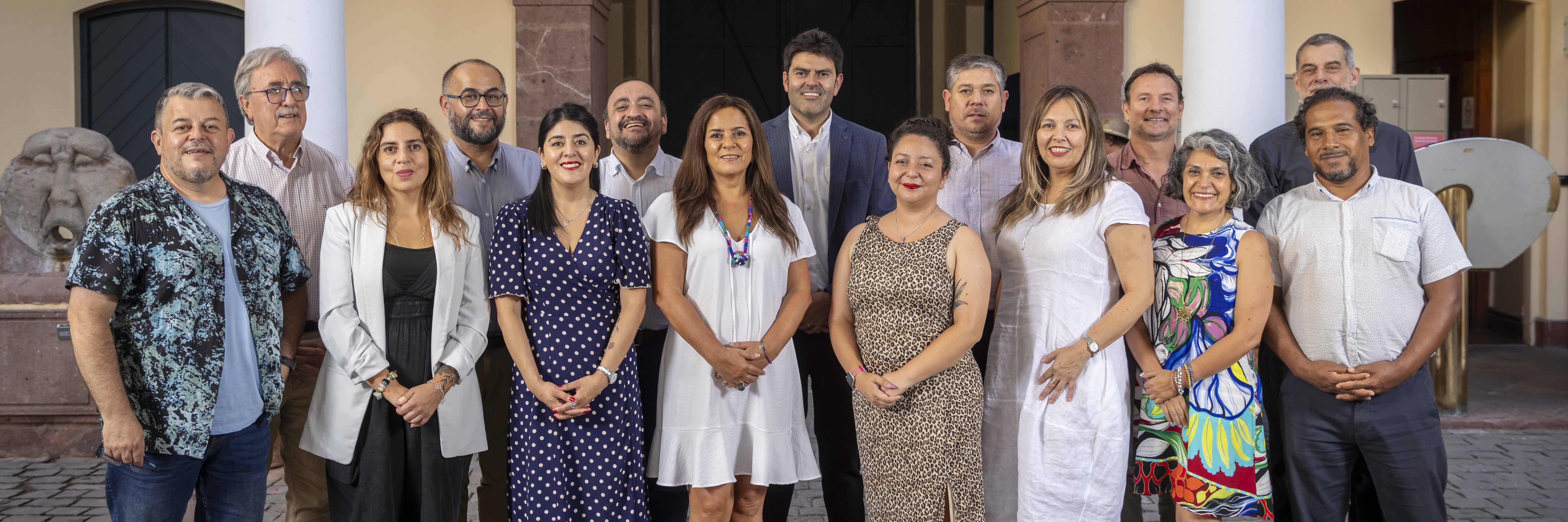 Directora nacional Serpat junto a directoras y directores regionales en encuentro realizado en el Museo Histórico Nacional
