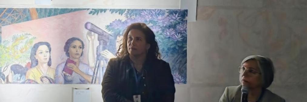 Mónica Pérez y Angela Benavente exponiendo en el conversatorio Principio y fin