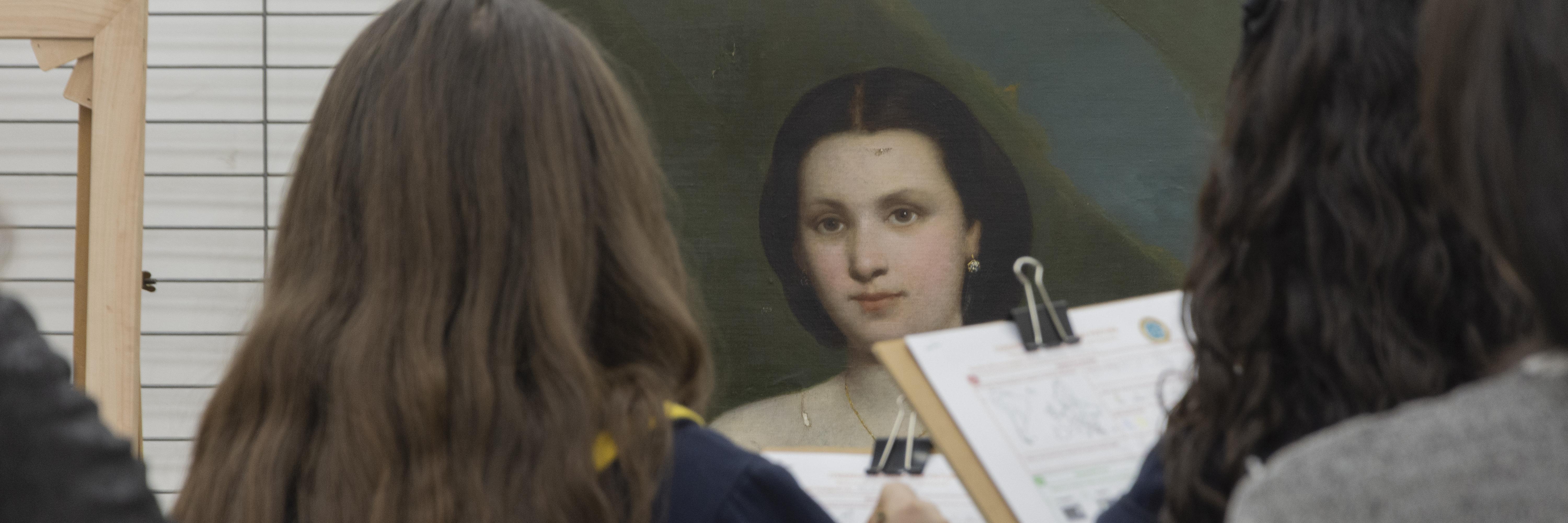 Estudiantes completan la ficha de la obra "Mercedes Alvarez"