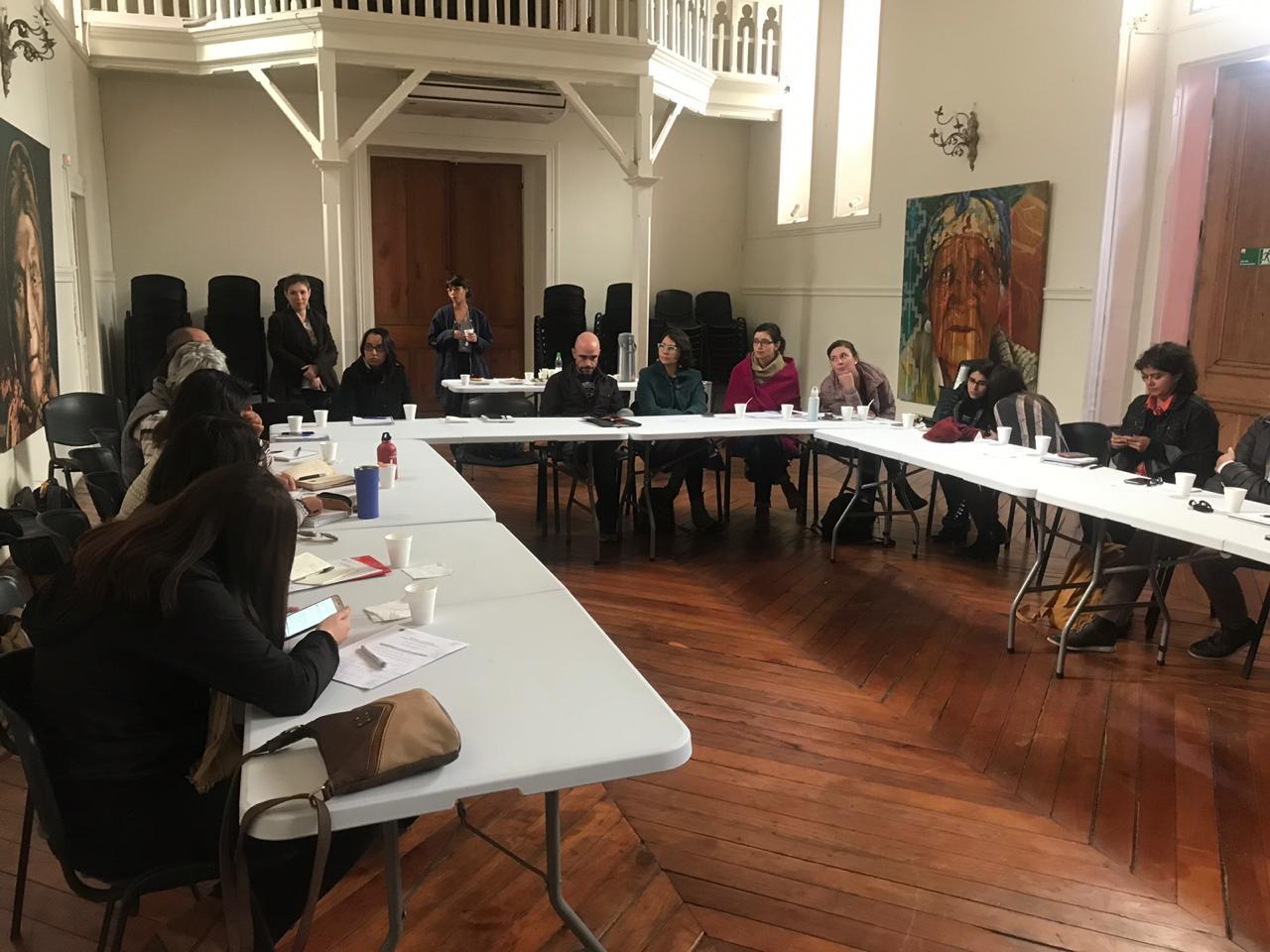 Mesa de diálogo entre los representantes de las instituciones presentes. Archivo CNCR.