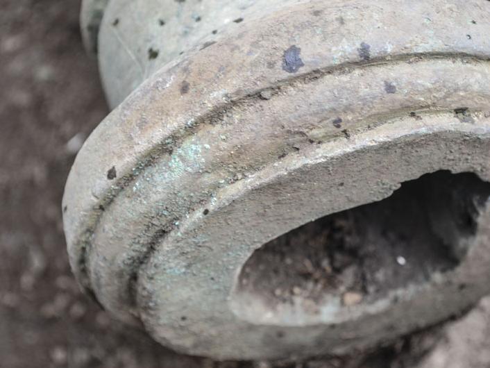 Detalle de brocal de una de las piezas.