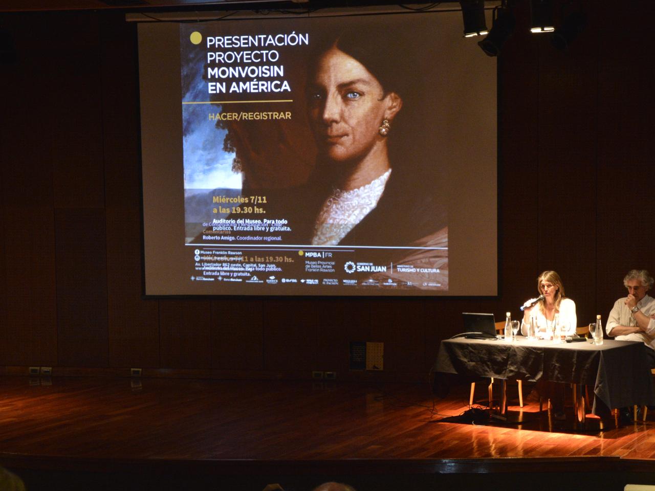 Virginia Agote, directora MPBAFR y Roberto Amigo coordinador del proyecto Monvoisin en América, dando inicio a la jornada de conferencias en San Juan.