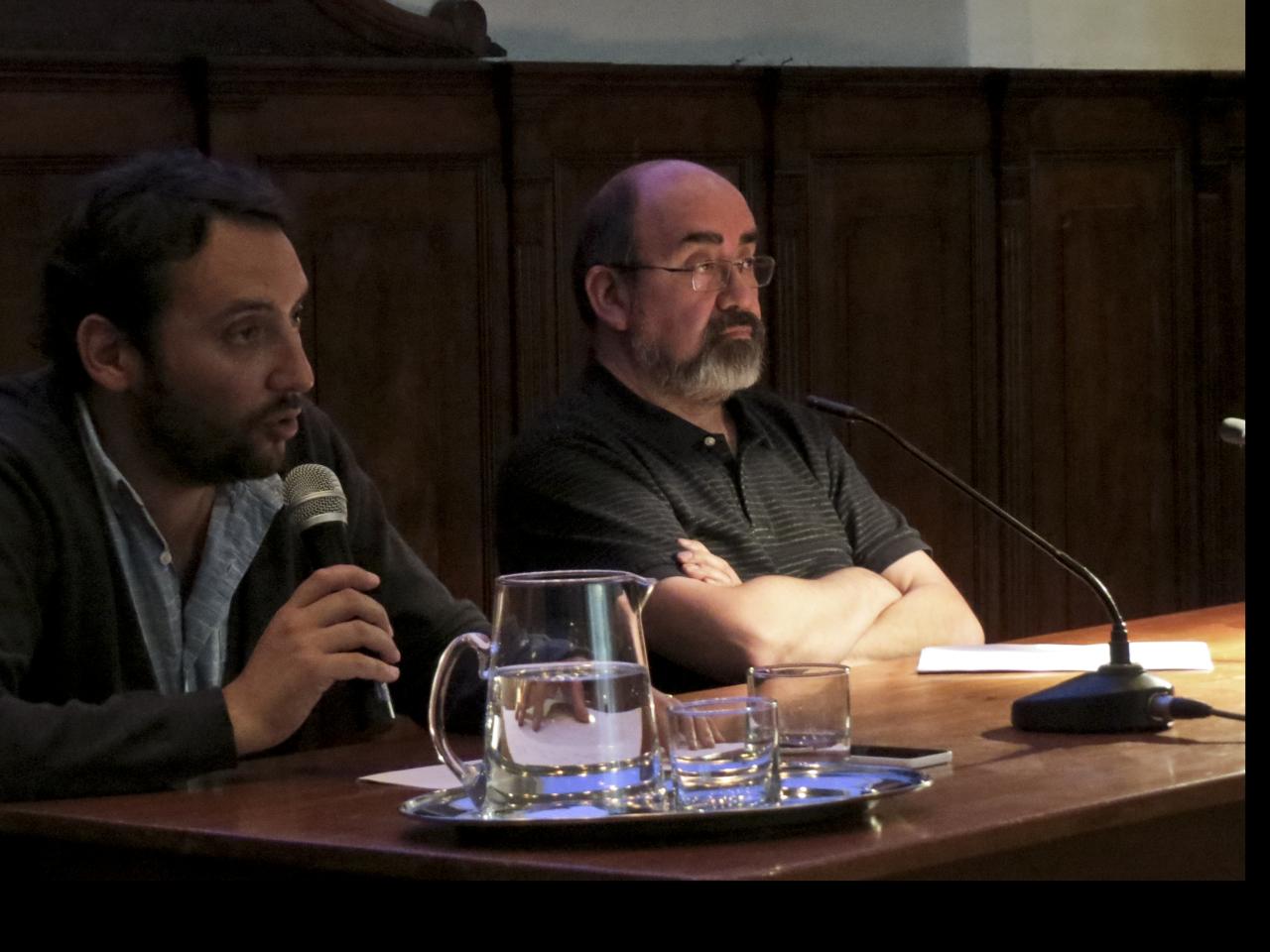 Sebastián Valenzuela, Periodista, Universidad Católica de Chile, y Carlos Ossa, Historiador del Arte, Universidad de Chile. (Reveco, G. 2016)