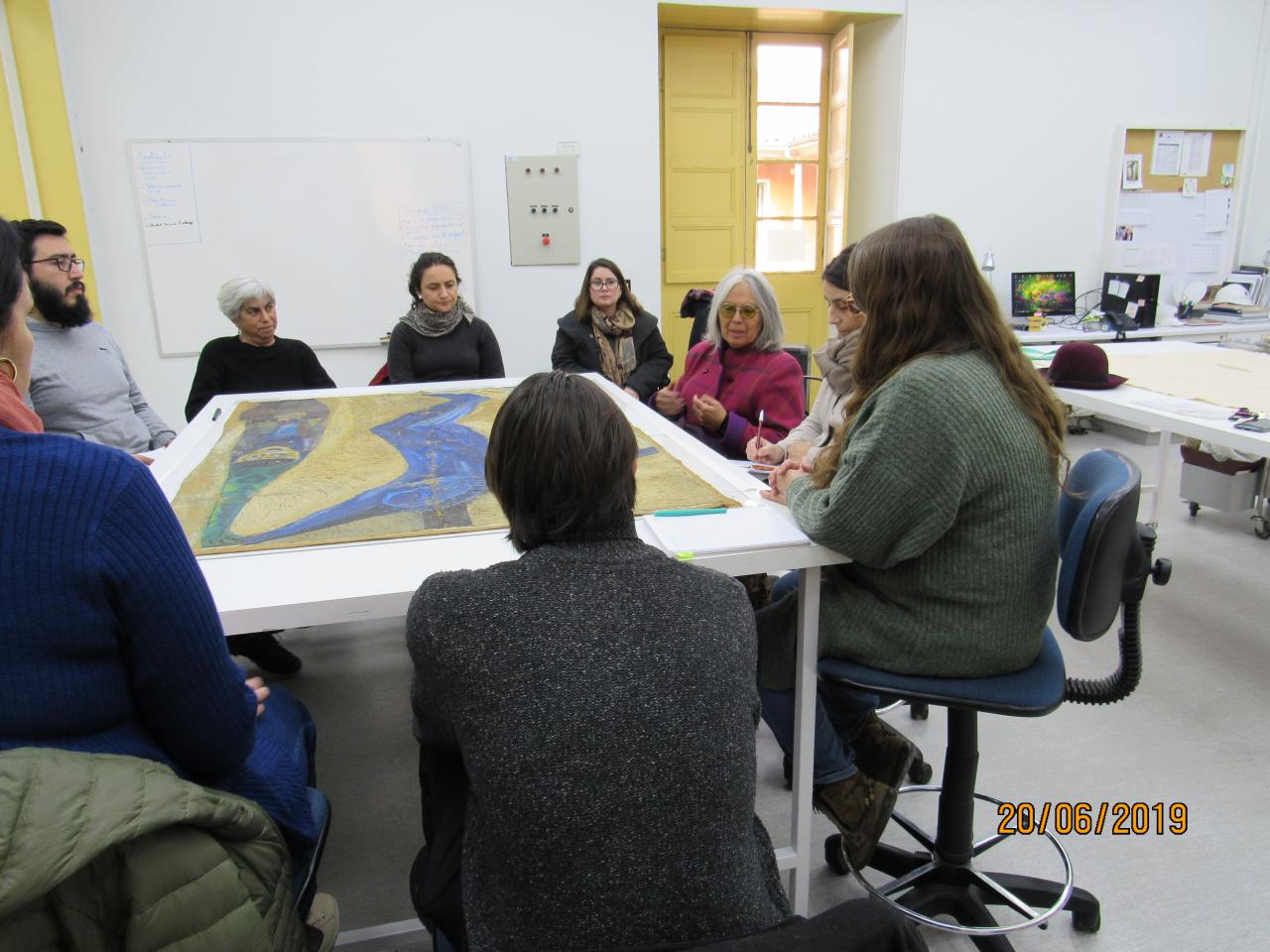 Encuentro con especialistas en restauración de textiles.