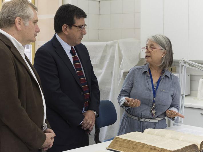 En el Laboratorio de Papel y Libros