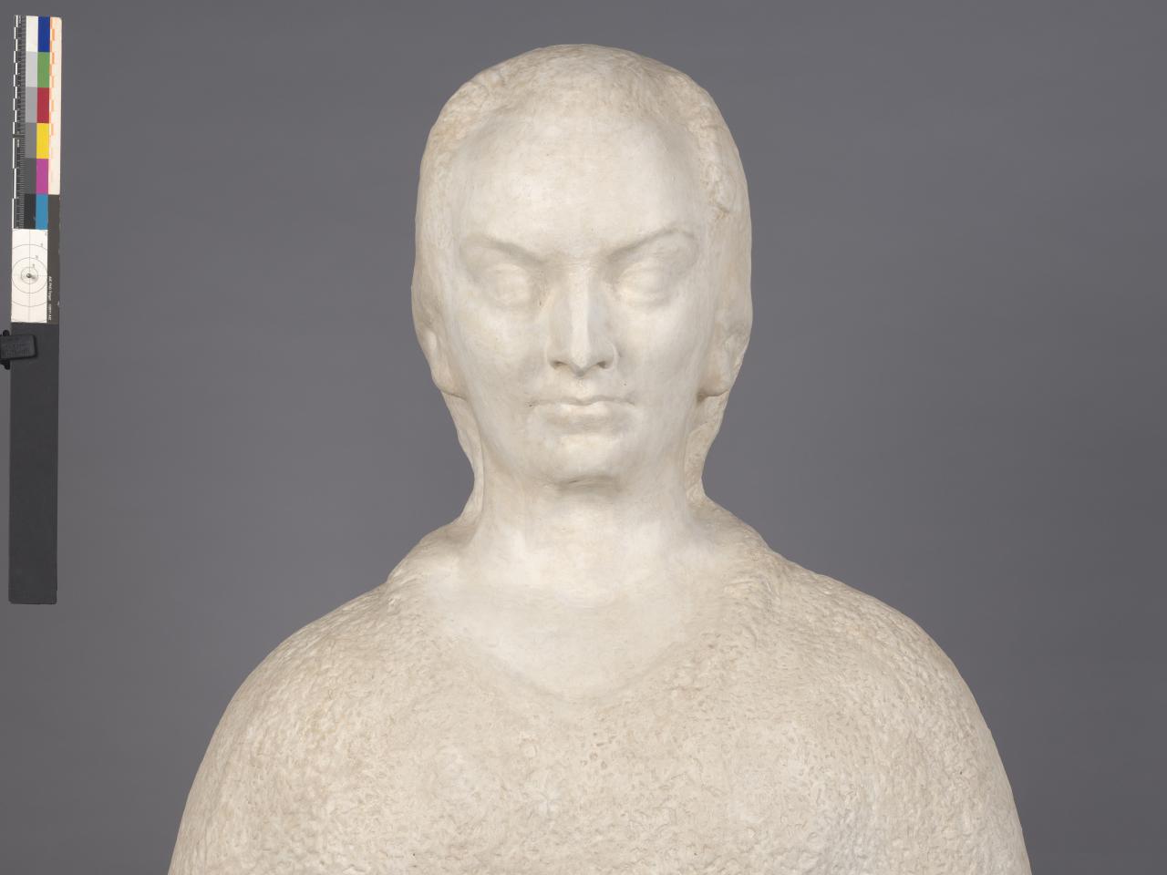 Imagen final proceso de intervención de Busto de Gabriela Mistral