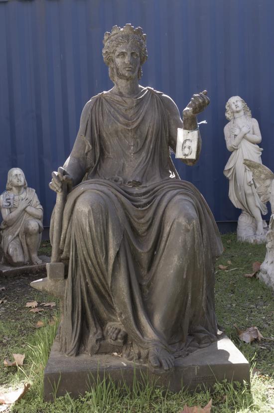 Detalle de la Escultura " La Industria ", Monumento Nacional emplazada originalmente en la plaza Rubén Dario,Valparaíso. (Archivo CNCR, Monteverde, P., 2019)