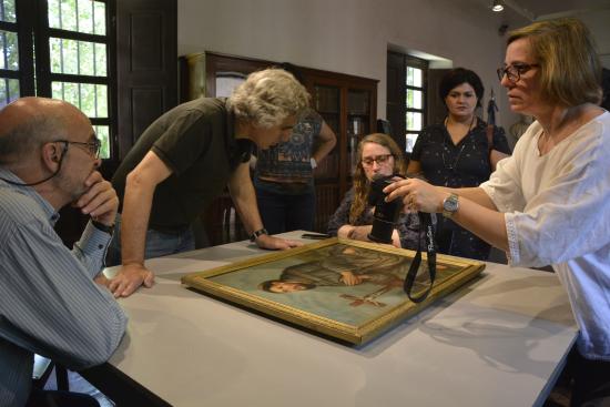 Revisión de una pintura de Procesa Sarmiento, discípula de Monvoisin, en el Museo  Casa de Sarmiento, San Juan.