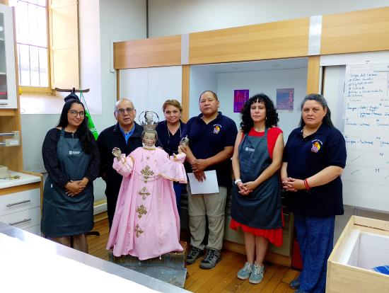 Representantes de la comunidad del Sauzal acompañan a la virgen en su llegada al CNCR