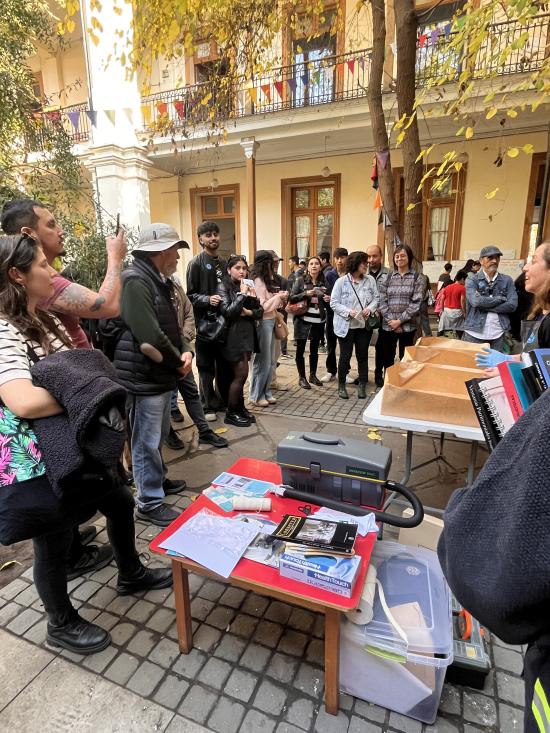 “Clínica de Conservación: cómo limpiar y cuidar tus libros” en el Museo de la Educación Gabriela Mistral (Azócar, L. 2025. Archivo CNCR).