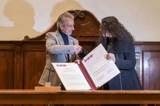 CCHEN y CNCR firman convenio