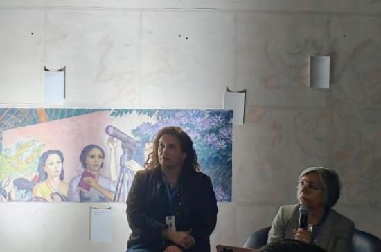 Mónica Pérez y Angela Benavente exponiendo en el conversatorio Principio y fin