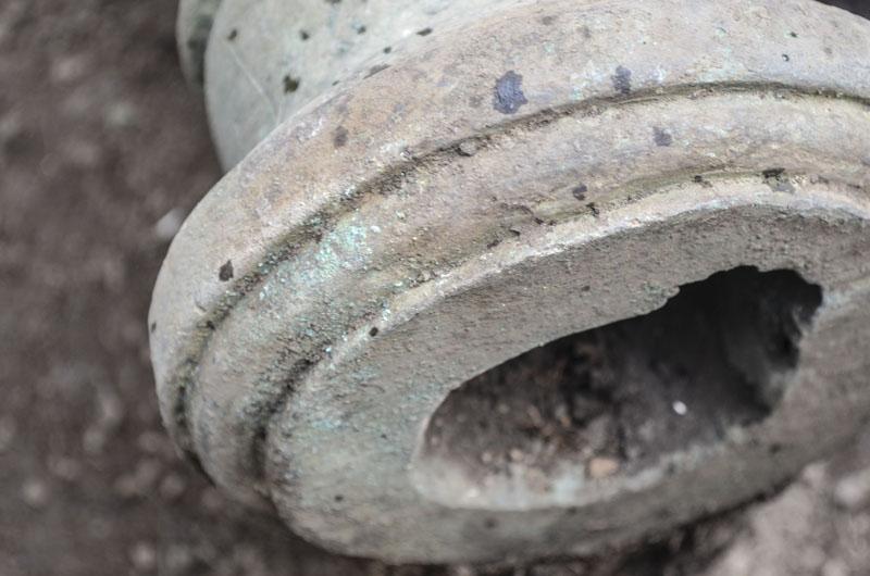 Detalle de brocal de una de las piezas.