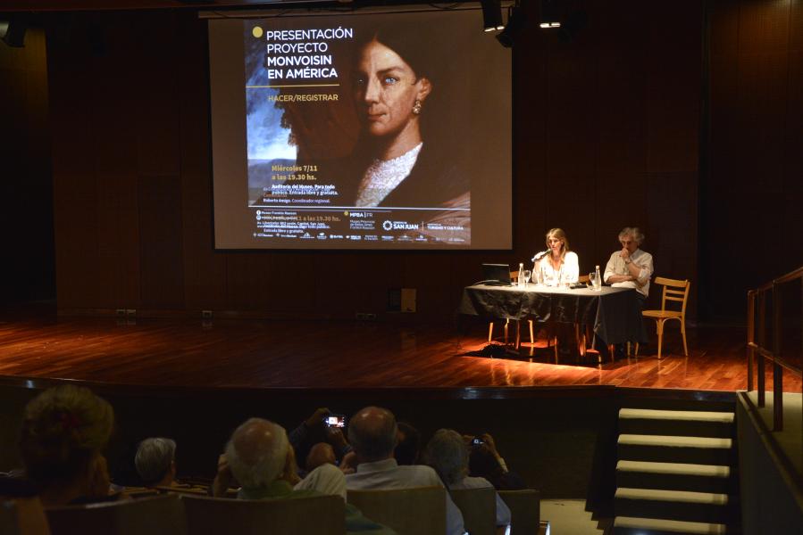 Virginia Agote, directora MPBAFR y Roberto Amigo coordinador del proyecto Monvoisin en América, dando inicio a la jornada de conferencias en San Juan.