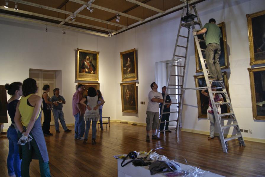 Preparación montaje exposición. (Benavente, A.2016)