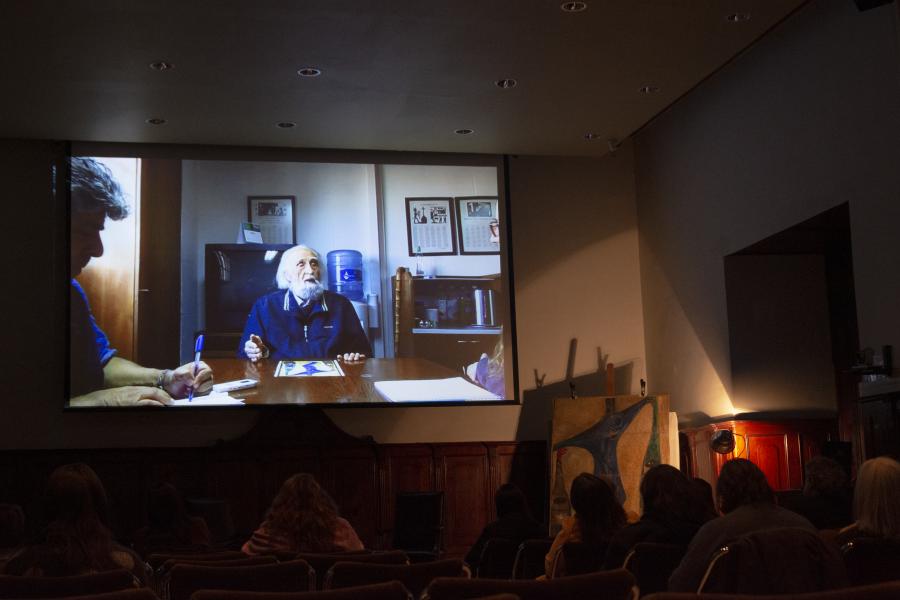 Presentación de entrevista grabada a Gastón Soublette.