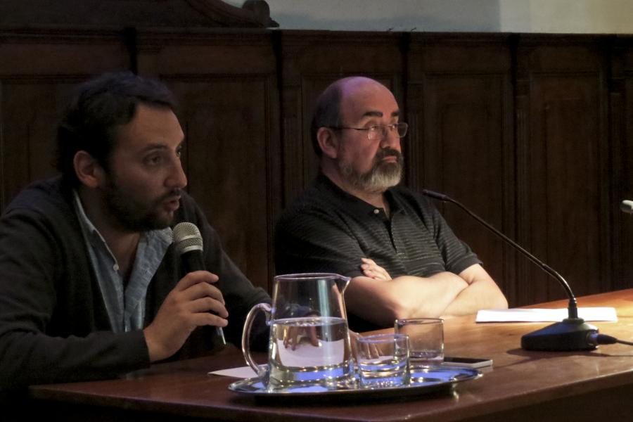 Sebastián Valenzuela, Periodista, Universidad Católica de Chile, y Carlos Ossa, Historiador del Arte, Universidad de Chile. (Reveco, G. 2016)