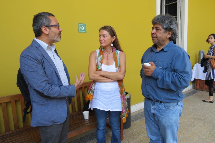 Pablo Andrade, Director del Museo Histórico Nacional, Leonor Castañeda, Secretaria Académica de la Universidad Diego Portales, y Raúl Molina, Antropólogo Asociado del Laboratorio de Pintura CNCR. (neveu, S. 2016)