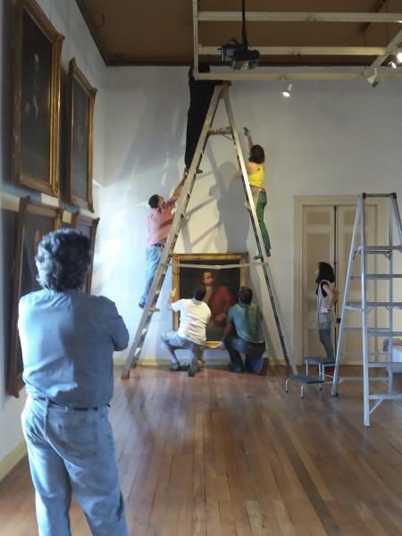 Preparación montaje  exposición. (Reveco, G. 2016)