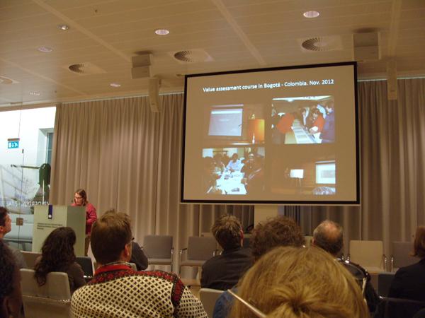 C. Ossa expone algunas actividades. Pérez, A. 2012, Archivo CNCR