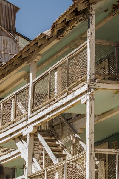 Las escalas unen los diferentes niveles de los edificios. Las escalas unen los diferentes niveles de los edificios.