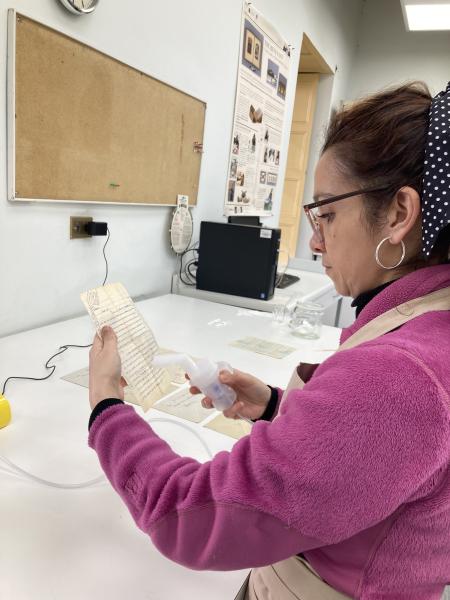 Desinfección en carta con alcohol al 70 % con nebulizador