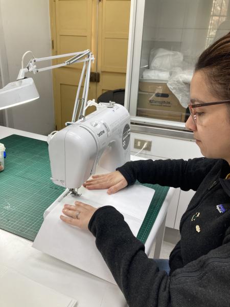 Cosiendo sobres de conservación