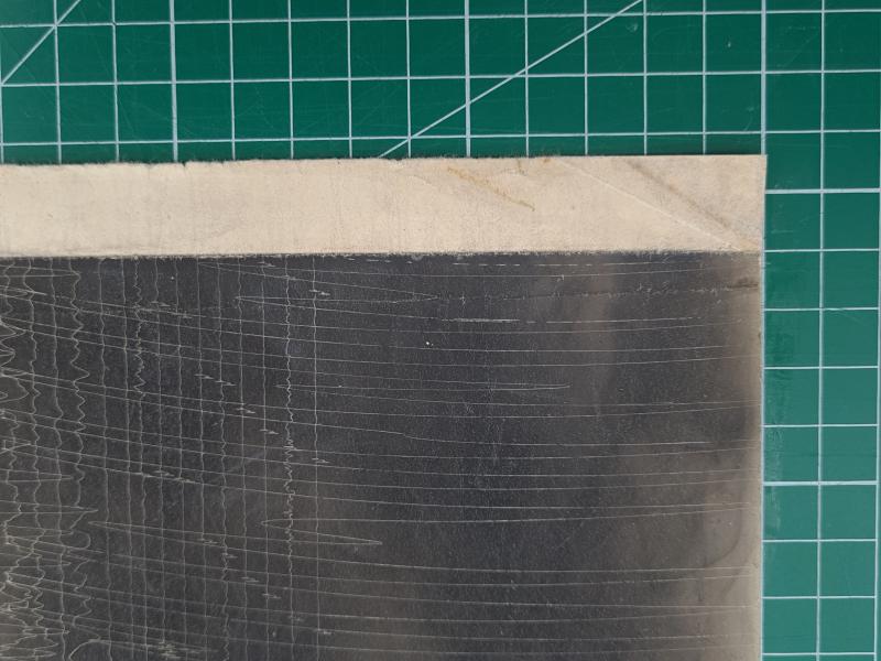 Figura 26. Sismograma núm.  29 del terremoto de Valdivia de 1960 después del tratamiento para eliminar mancha de adhesivo (Fotografía: Hortuvia Atenas, V. 2021. Archivo CNCR. UPGD886.39). upgd886.39.jpg